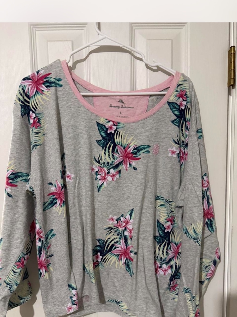 Tommy Bahama pjs Gray Floral Scoop Neck Women's Top and pants